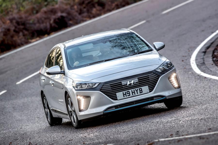  Hyundai IONIQ plug-in hybrid (AE) 2017 года  (UK) (фото 14 из 34)